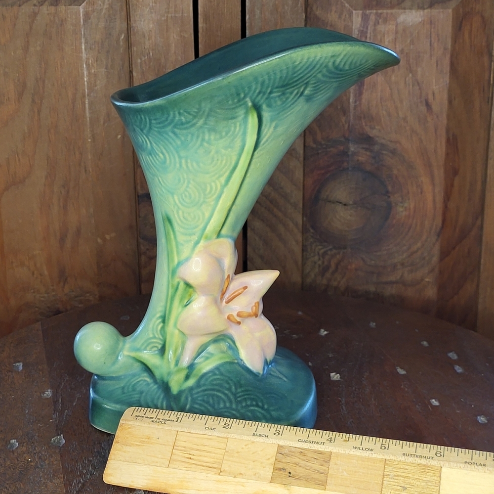 Roseville Zephyr Vase - Picture 11 of 17
